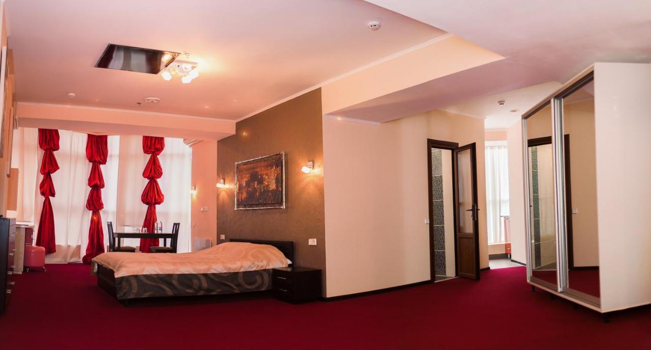 Mark Plaza Hotel Николаев Экстерьер фото